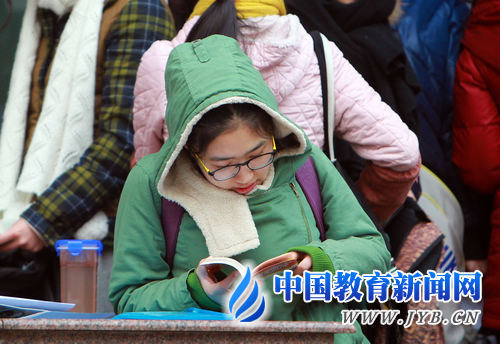 考研人數五年來首次下降 專碩報考人數增加1