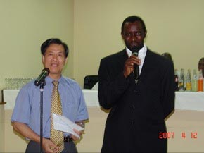 中國駐布隆迪大使曾憲柒與布隆迪赴華留學生、培訓生共敘友誼(4.17)2