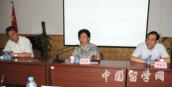 教育部黨組成員、中央紀委駐部紀檢組組長王立英同志到中心指導工作1