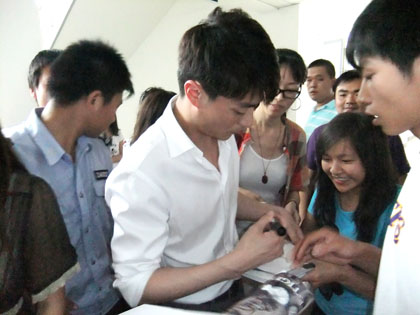 央視《感動生命》劇組取景北京化工大學北方學院2