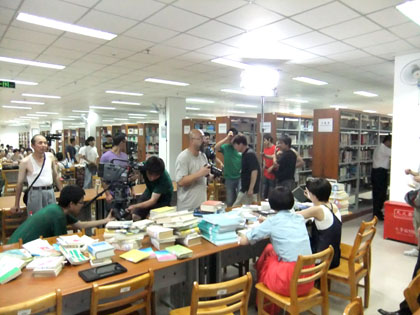 央視《感動生命》劇組取景北京化工大學北方學院1