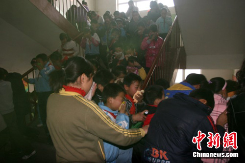 新疆阿克蘇組織中小學校開展應急疏散演練1