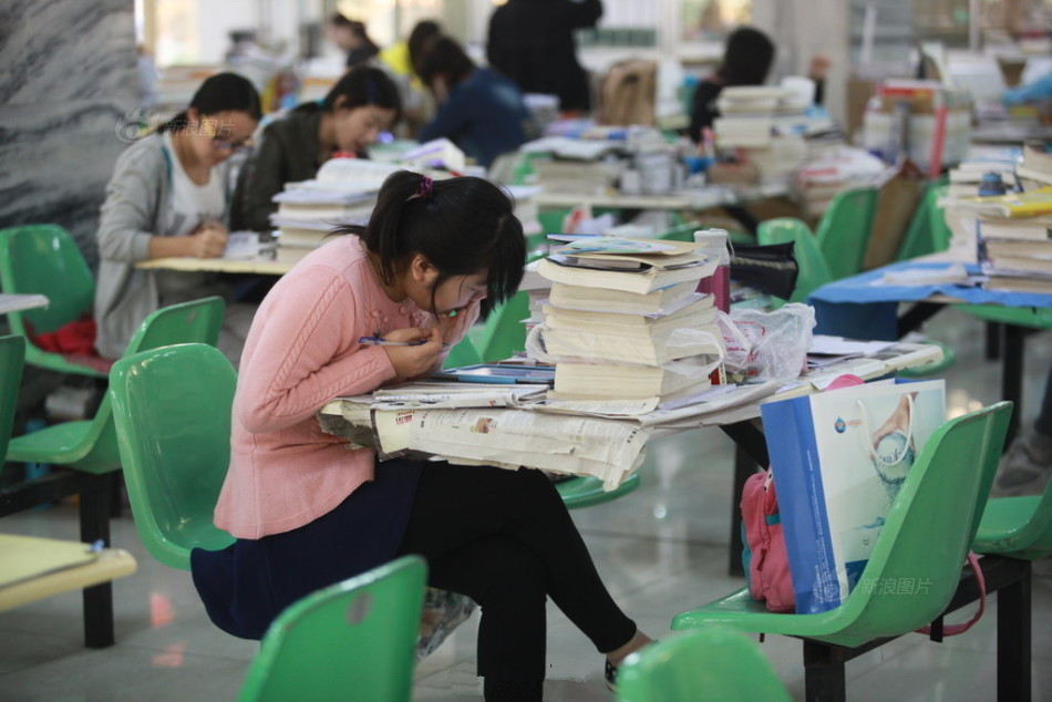 濟南某高校食堂變考研自習室5