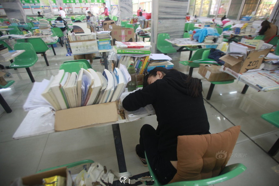 濟南某高校食堂變考研自習室4