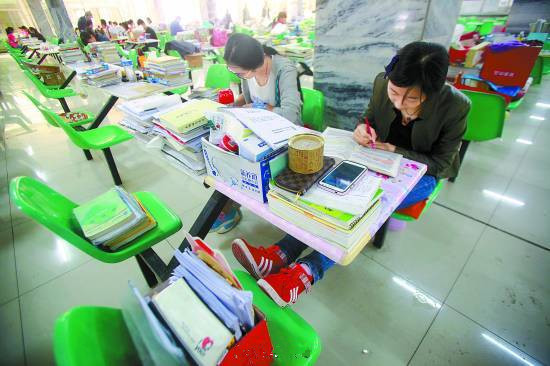 濟南某高校食堂變考研自習室3