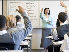 英國新聞:英教育官員呼吁降低離校年齡1