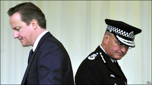 英媒:警察總監辭職 卡梅倫挨炮轟1