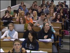 英國新聞:選大學 先看就業率和工資1