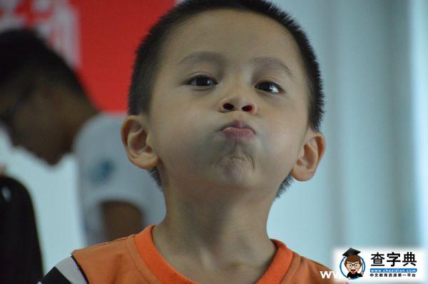 真情陪伴 大學生暑假與留守兒童在一起14