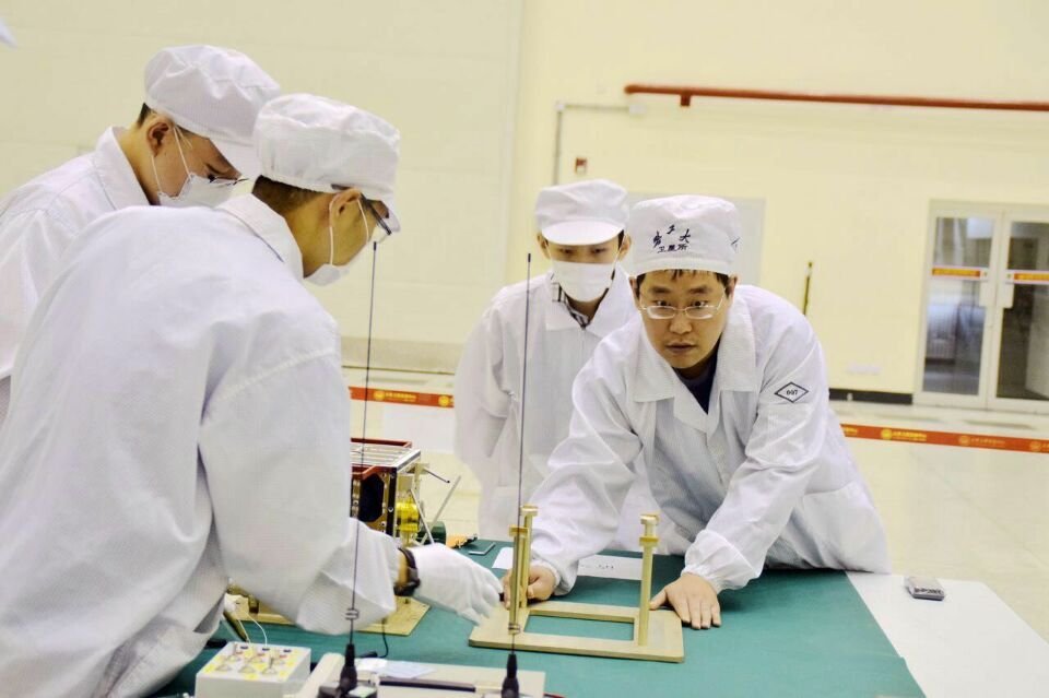國內首顆大學生自主研制管控納衛星上天