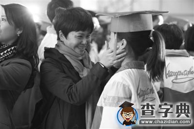 十八歲成人禮上 500多位高三學生收到神秘大禮哭成一片1