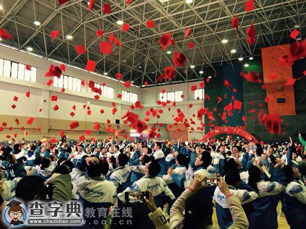 是什么讓他們淚流滿面?杭十四中成人禮孩子對父母的感恩道不完5