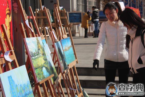 周口師院為學生辦畫展 五天售出四萬元2