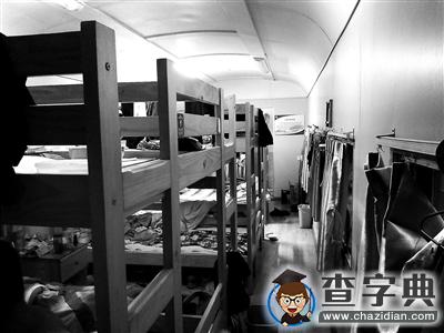 綠皮車變身學校宿舍 車廂內最多32張床2