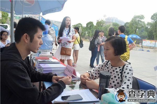 江財國際:黨員迎新做模范 貼心服務暖人心2