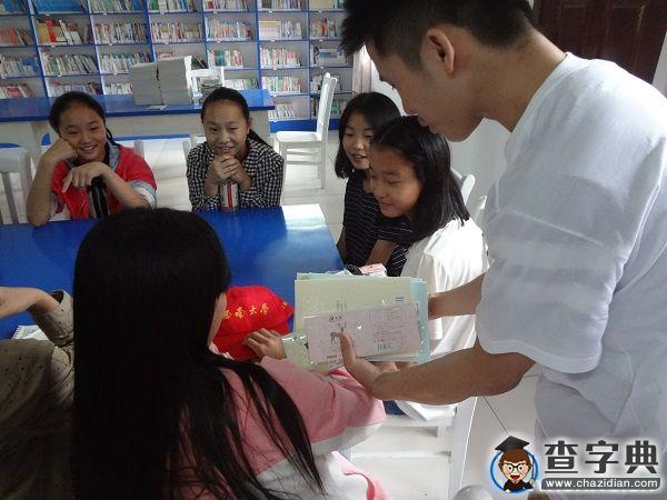 讓留守兒童沐浴在愛的陽光下1