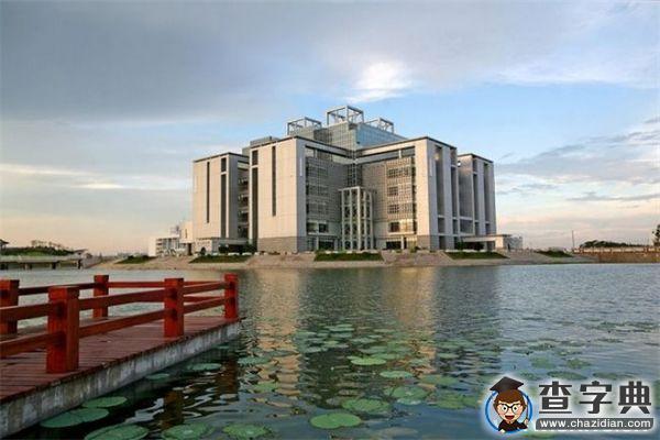 安徽師范女生為男生過“男生節”4