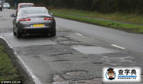 英國最崎嶇路面:一上午顛飛20多個車輪罩(圖)1