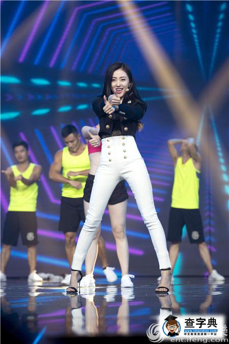 金鷹節張天愛首次跨界主持 張天愛主持遭耳機線纏腳險出錯2