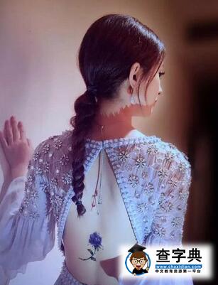 趙麗穎后背紋了一朵紫色的花,原來是因為…(圖)1