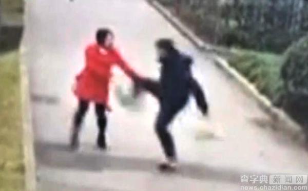 上海女研究生反駁男學霸觀點遭暴打 校方回應依規處理1