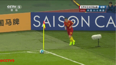 中韓長沙足球比賽 韓國球員惱羞成怒對國足球員下黑腳2