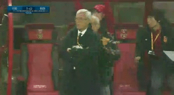 中韓長沙足球比賽 韓國球員惱羞成怒對國足球員下黑腳4